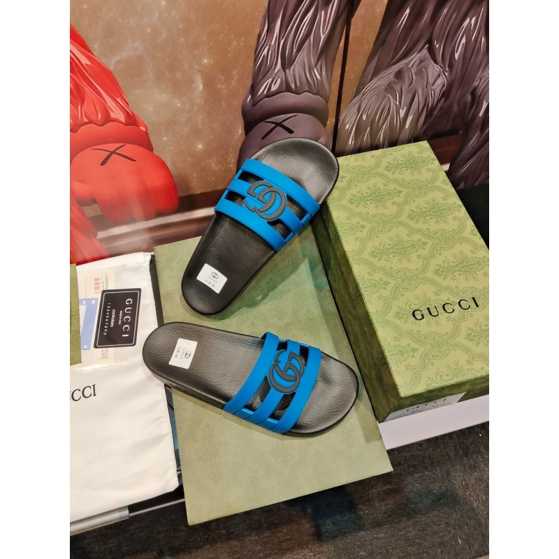 G*u*i slippers